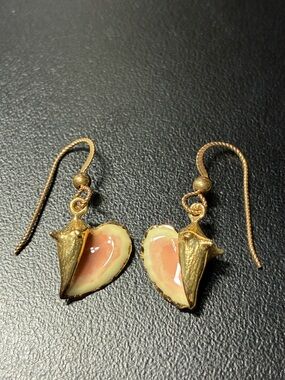 Handcrafted Gold-tone Pink conch shell Drop pierced Earrings